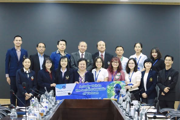 Working session with the delegation from the faculty of public health, Mahidol university, Thailand